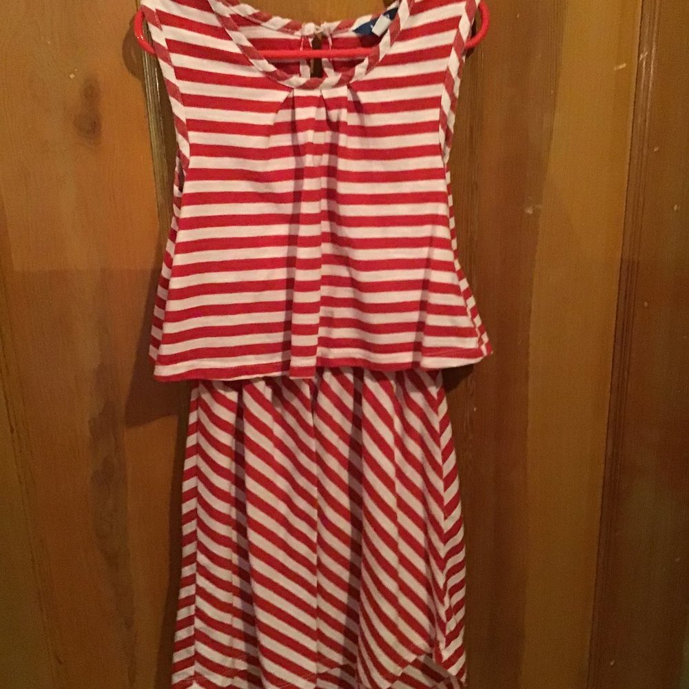 Robe rayée rouge et noire